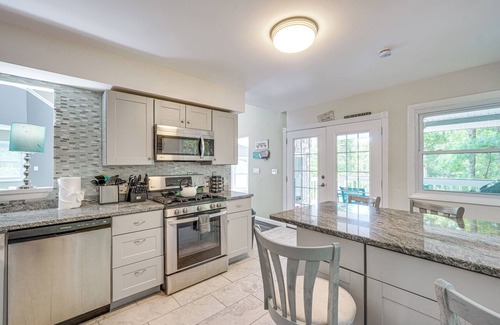 Wallenpaupauk Lake Estates House | Wallenpaupack Lake Estates: Luxe & Spacious Home