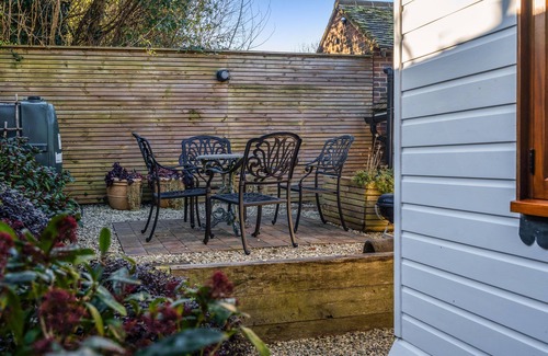 Horsham Cottage | Walnut Cottage - 2 bedrooms & 2 bathrooms - a beautifully cosy cottage
