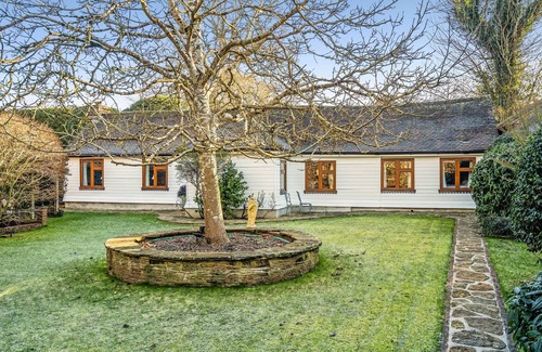 Horsham Cottage | Walnut Cottage - 2 bedrooms & 2 bathrooms - a beautifully cosy cottage