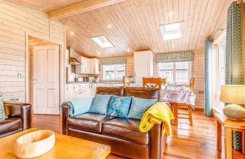 Hundall House | Walnut Lodge