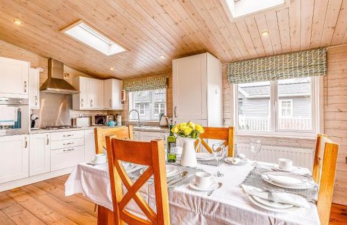 Hundall House | Walnut Lodge