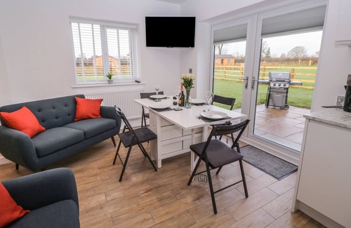 Radbourne Cabin | WALNUT LODGE, pet friendly, with a garden in Etwall