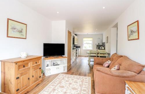 Attleborough House | Walnut Shade