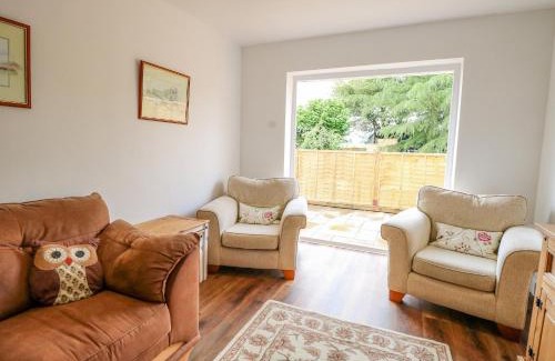 Attleborough House | Walnut Shade