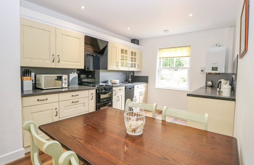 Attleborough Cottage | Walnut Shade