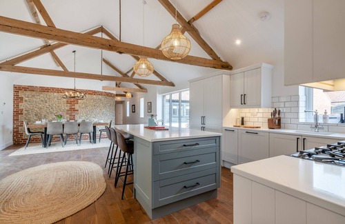 Foxley House | Walnut Tree Barn - Four Bedroom House, Sleeps 8