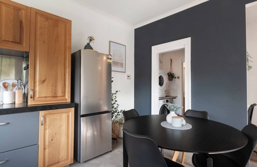 South Launceston House | Walter Cottage: As Cosy as it is Convenient