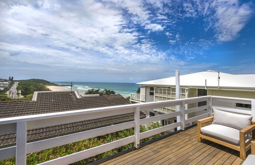 East Ballina House | Walters - Pet Friendly - Original Beach House With Sweeping Ocean Views