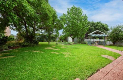 Hillvue House | Waltzing Matilda
