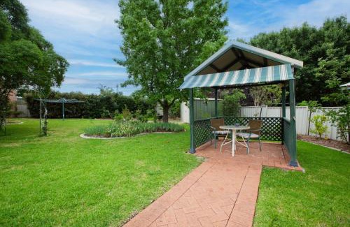 Hillvue House | Waltzing Matilda