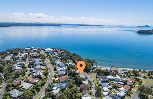 Salamander Bay House | Wanda Up, 80 Randall Dr - spectacular views, aircon and Wi-Fi