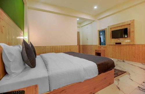 Old Manali Hotel | Wander Nest Manali Luxurious rooms with mountain peaks and waterfall view