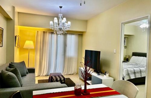 Silang Junction South Apartment | Wanderlust Getaway at Serin East Tagaytay hi-flr, balcony & own parking
