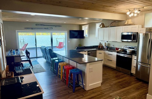 Hammondsport House | Waneta Lake House - Lakefront living at it's best !