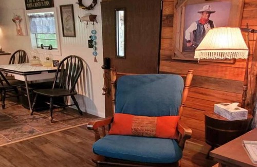 Madill House | Want to get away from the City? Want to do some Swimming or Fishing? Perfect Getaway at Lake Texoma!