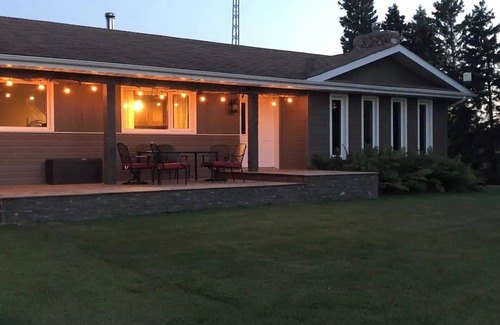 Porcupine Plain House | Wapati Bluffs and Suitesn