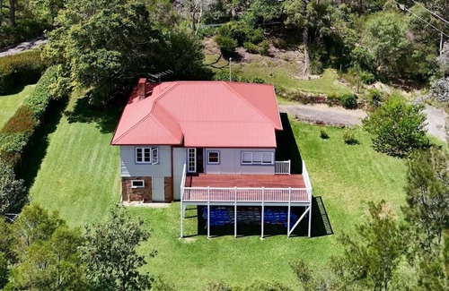 Lawson Cottage | Waratah House - Blue Mountains family friendly retreat.