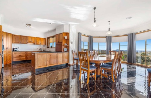 Oberon House | Waringa Downs Farm Stay - Close to Mayfield Garden