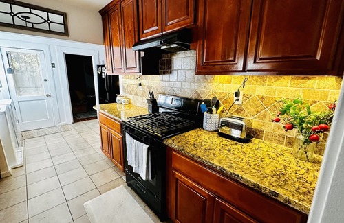 Tower District House | Warm 2 Bedroom Bungalow with 2 Living Rooms and a Grand Piano!
