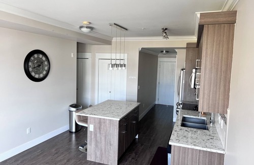 Cloverdale Condo | Warm and inviting condo - 5 minutes from local shopping and eateries!