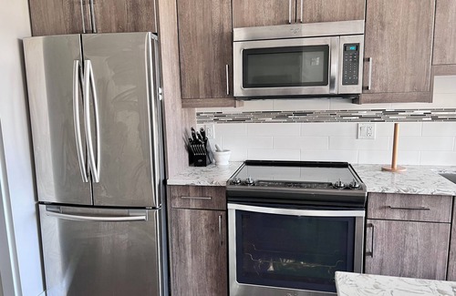 Cloverdale Condo | Warm and inviting condo - 5 minutes from local shopping and eateries!
