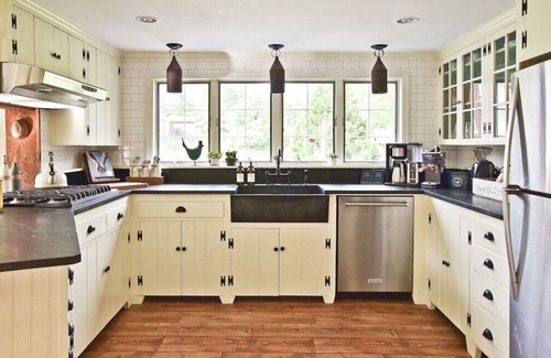 Arlington House | Warm Brook Farm+Entertainers Paradise+Hot Tub+Close To Everything+Dogs Stay Free