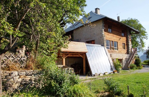 Chateauroux-les-Alpes Cottage | Warm, comfortable and quiet gîte, in the heart of nature, between lake and mountains