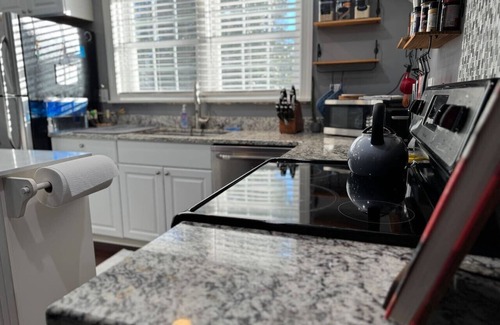 Manassas House | Warm, comfy 3 Bd/2ba w/private fenced yard