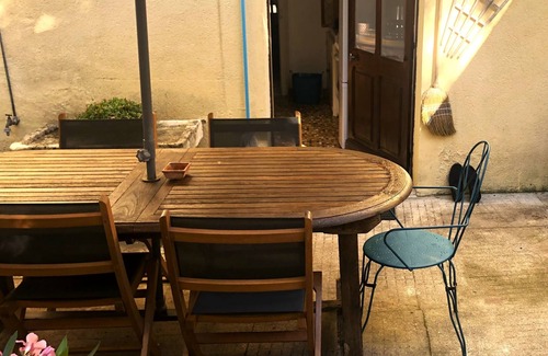 Chatel-Censoir House | Warm house, free wifi, private garden with flowers, 20 min. from Vézelay.