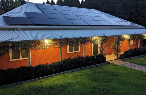 Bundanoon House | Warm, pet friendly home on large block