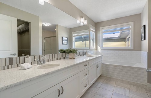 Evanston House | Warm & Welcoming. Fenced Yard, Patios & Cable