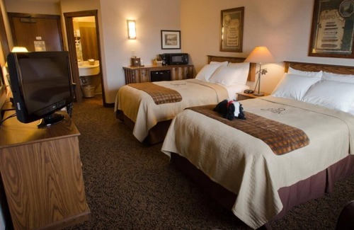Onalaska Hotel | Warm & Welcoming Stay w/Lake Views! Perfect for All Seasons | 2 Units