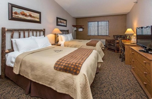 Onalaska Hotel | Warm & Welcoming Stay w/Lake Views! Perfect for All Seasons | 2 Units