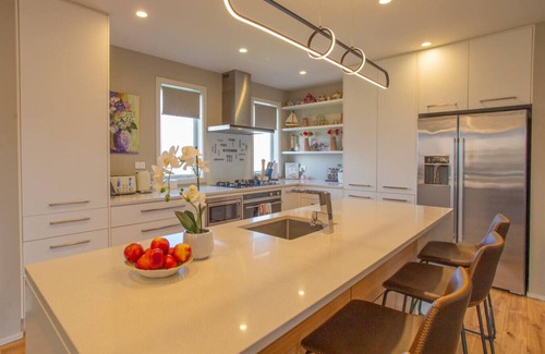 Prebbleton House | Warm Winter Stay - Sleeps 10 | Spa| Games Room