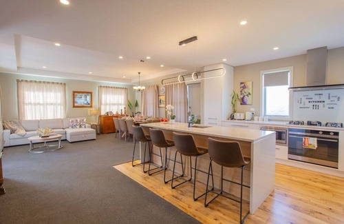Prebbleton House | Warm Winter Stay - Sleeps 10 | Spa| Games Room