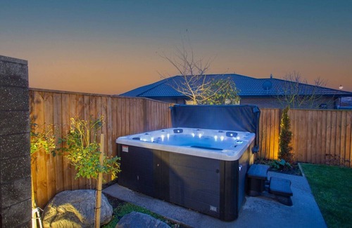 Prebbleton House | Warm Winter Stay - Sleeps 10 | Spa| Games Room