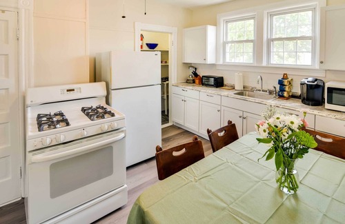 Warren Apartment | Warren Vacation Rental, Walk to Warren Town Beach