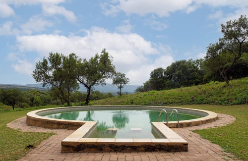 Magaliesberg Cabin | Warthogs Bush Lodge