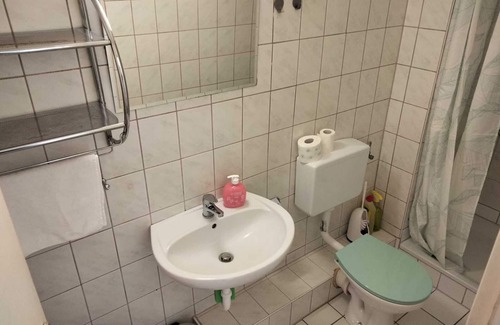 Neumuenster House | Wasbeker Straße 65 W1 - 3 bedrooms with parking space