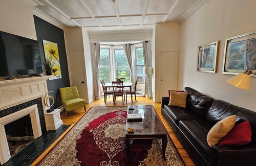 Albany Apartment | Washington Parkside Queen 1 Bedroom In 1800s Brownstone!
