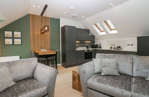 Backbarrow Cottage | WATCH TREE APARTMENT, romantic, country holiday cottage in Backbarrow
