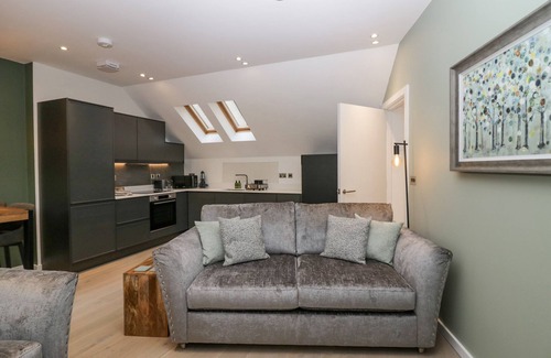 Backbarrow Cottage | WATCH TREE APARTMENT, romantic, country holiday cottage in Backbarrow