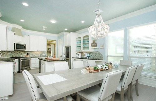 Clear Lake Shores House | Water Front Amazing Views King Bed Walk to Restaurants and night life