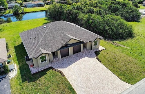 Al Lago Village Villa | Water Front Boundary Vacation Home Villa close to beaches, golfing, Fishing