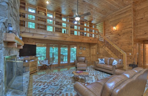 Williamstown Cabin | Water-front cabin with hot tub!