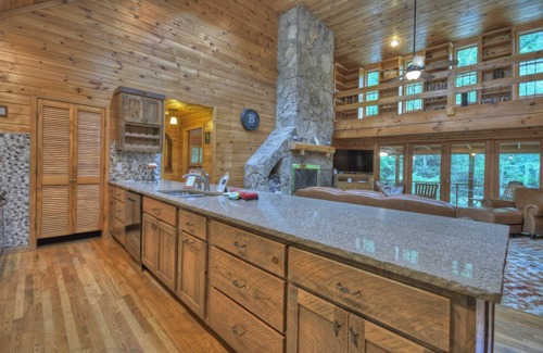 Williamstown Cabin | Water-front cabin with hot tub!
