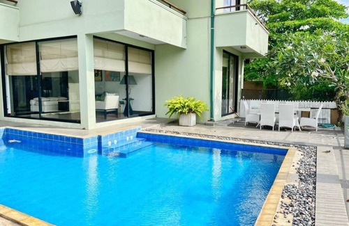 Nawala Villa | Water Front City Villa