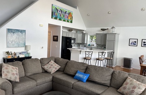 Kendall House | Water front EVERYTHING LAKE LIFE HAS TO OFFER FAMILY FRIENDLY