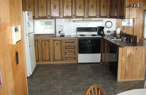 Vickery Cottage | Water Front, Quiet Location, Lake Erie Islands, Marina, Cedar Point