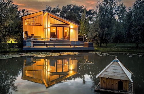 Frampton Ski Chalet | Water Lily Lakeside Lodge